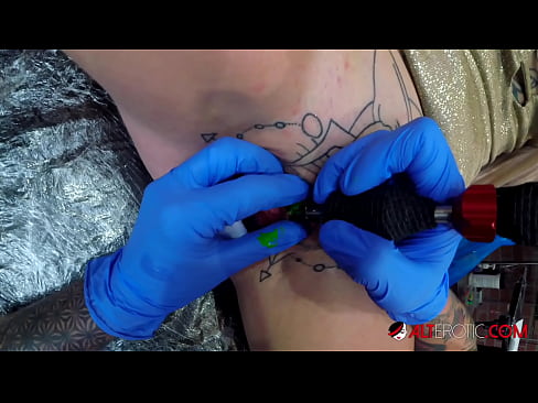 ❤️ Sully Savage-k izugarri tatuatu zuen klitorian tatuaje bat egin zuen ❌ Izorratu bideoa %eu.port-amurasso.ruan